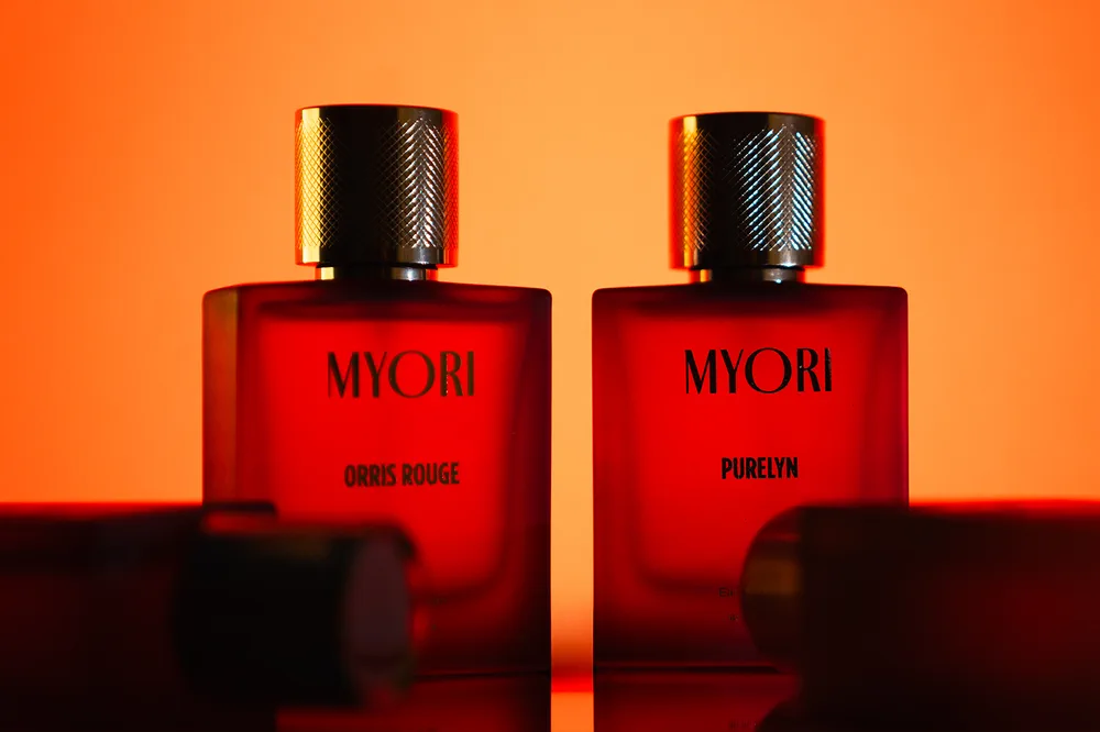 Orris Rouge ve Purelyn şişeleri yan yana