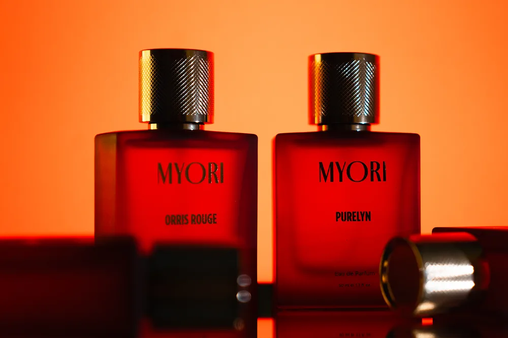 Purelyn ve Orris Rouge şişeleri yan yana
