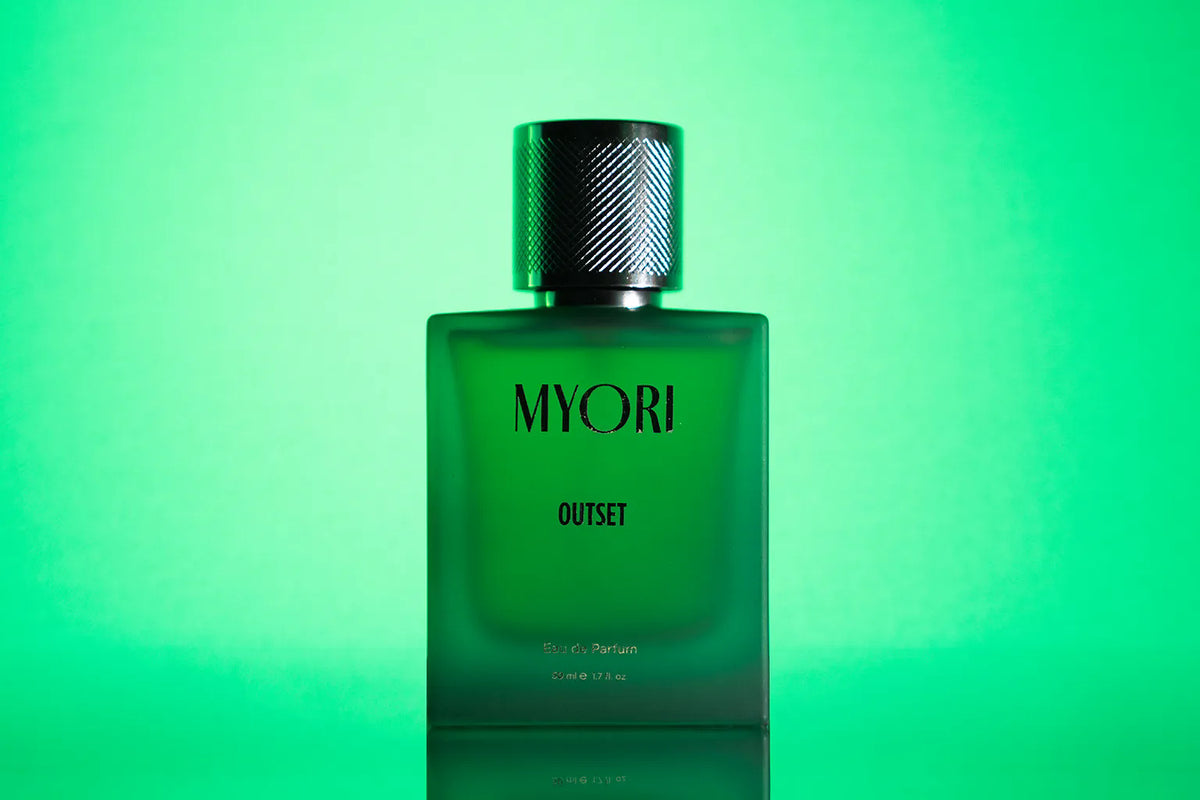 MYORI Outset 50 ml parfüm şişesi, yuzu, nane ve meyvelerle ürün fotoğrafı