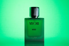 MYORI Outset 50 ml parfüm şişesi, yuzu, nane ve meyvelerle ürün fotoğrafı